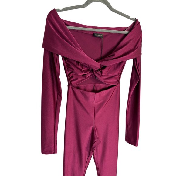 Elegant Burgundy Off-Shoulder Jumpsuit - Picture 7 of 10